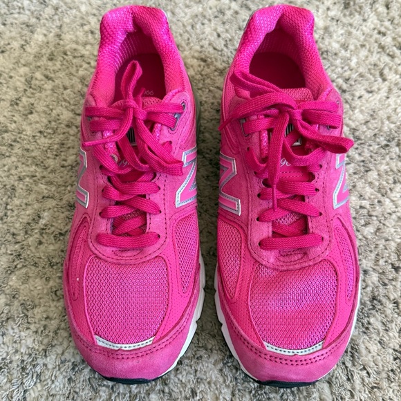New Balance Women’s 990 Breast Cancer Awareness
Edition in Pink - Size 7.5 - Picture 3 of 9